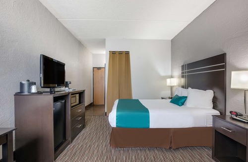Pewaukee Hotel | Best Western Waukesha Grand