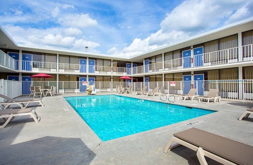 Baton Rouge Hotel | Motel 6 Baton Rouge, LA - Southeast