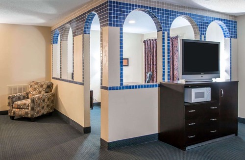 Battle Creek Hotel | Country Inn & Suites By Radisson, Battle Creek, MI