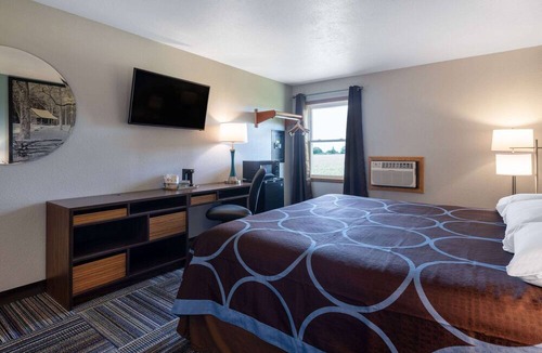 Mattoon Hotel | Super 8 by Wyndham Mattoon