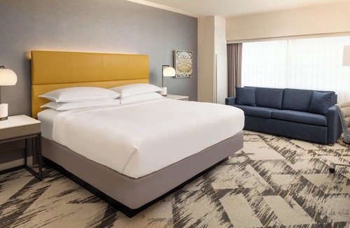 Northville Hotel | Sheraton Detroit Novi Hotel