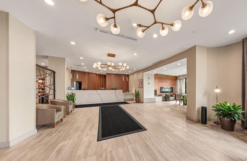 Oak Lawn Hotel | Hilton Chicago/Oak Lawn