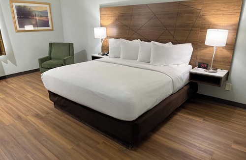 Livonia Hotel | Wingate by Wyndham Livonia
