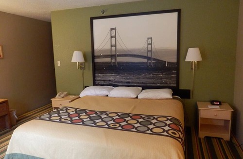 Grayling Hotel | Super 8 by Wyndham Grayling