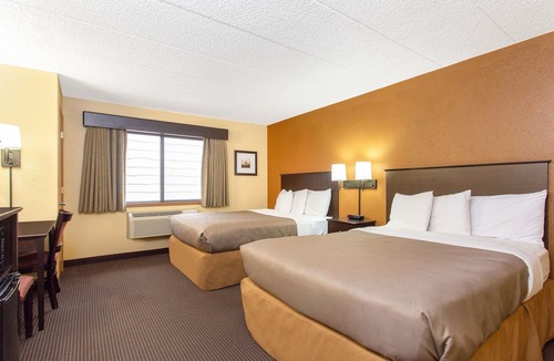 West Bend Hotel | AmericInn by Wyndham West Bend