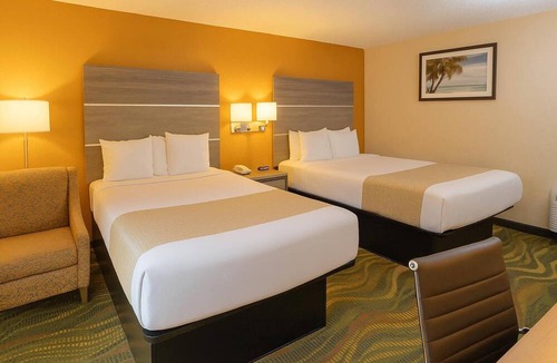 Muskegon Heights Hotel | Travelodge by Wyndham Muskegon