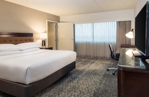 Romulus Hotel | Sheraton Detroit Metro Airport