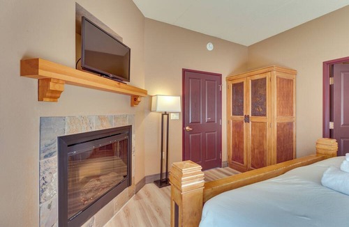 Wisconsin Dells Apartment | Wisconsin Dells Resort Condo w/2 Fireplaces