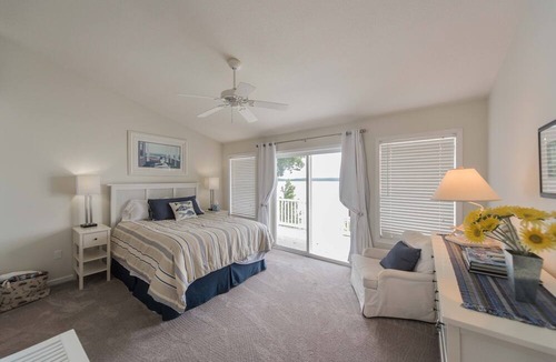 Gilbertsville House | Lake-front Luxury 5bdrm on Kentucky Lake - JZ Vacation Rentals