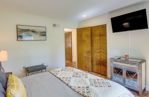 Overland Park Cottage | Overland Park Home w/Fenced-in Yard & Gas Grill!