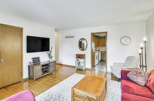 Independence Cottage | 6 Mi to Arrowhead Stadium! Home w/Screened Porch