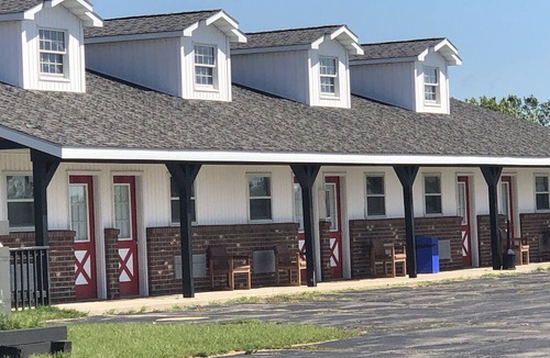 Wauksaukee Hotel | Quik Stop and Motel