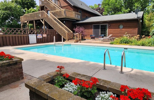 Sturgeon Bay Bed & Breakfast | Chanticleer Guest House