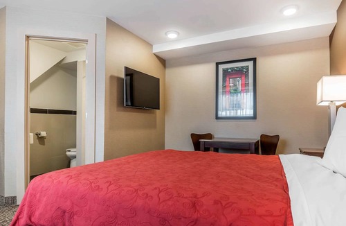 North Park Hotel | Rodeway Inn Chicago - Evanston
