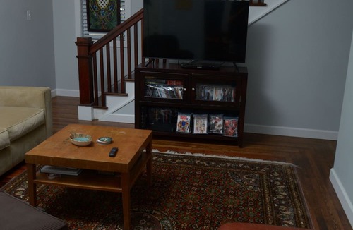 Valparaiso House | House of TarTar with year long hot tub next to adorable downtown Valparaiso