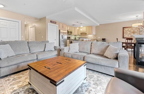 New Buffalo Condo | Heart of New Buffalo | Steps to Beach & Amtrak | Dual Pools & Gym