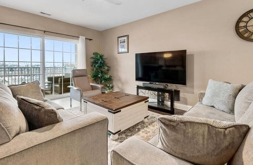 New Buffalo Condo | Heart of New Buffalo | Steps to Beach & Amtrak | Dual Pools & Gym