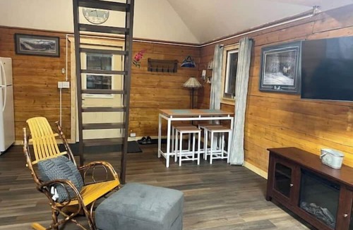 Fairbanks Cabin | Rustic Cabin at 17.5 Chena Hot Springs Rd.