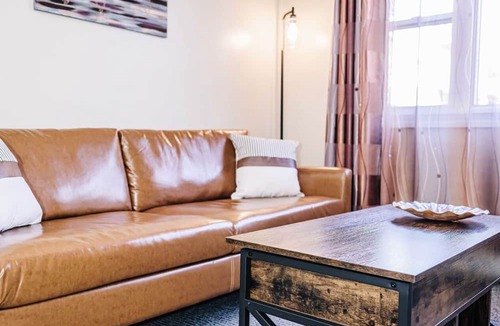 Hickory Hills Apartment | Great suburban location! Perfect for solo or couple travelers