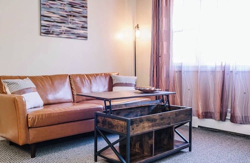 Hickory Hills Apartment | Great suburban location! Perfect for solo or couple travelers
