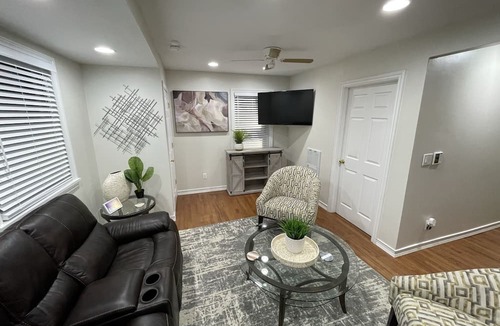 Detroit Apartment | Beautiful Quiet Boston-Edison Historical District