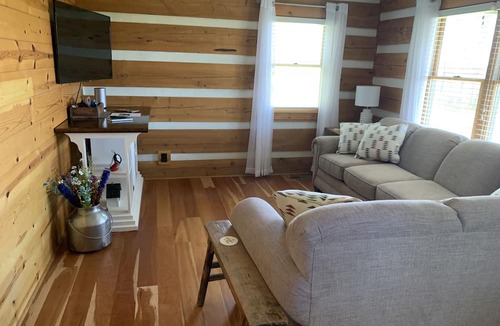 New Castle Cabin | The Cabin.