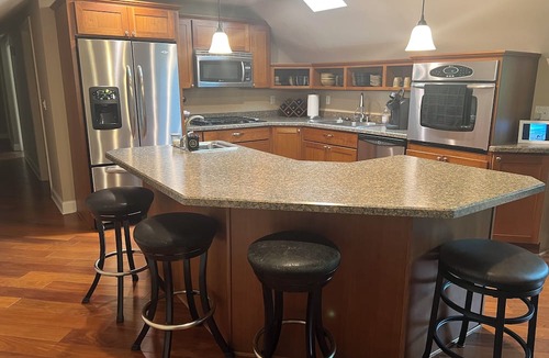 Drayton Plains Apartment | Cozy modern apartment in a rural setting but 10 minutes from everything!