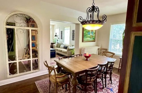 Port Washington Apartment | Grace Adventure House, Family & Dog Friendly, Walk to Port, Shops, & the Beach!