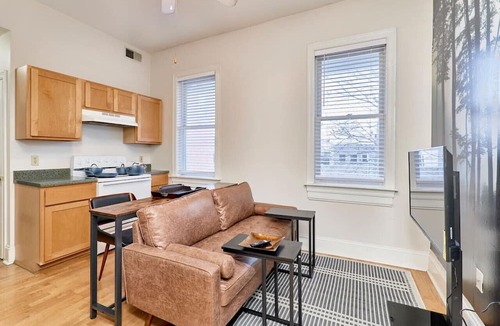 Grand Center Apartment | H-Stylish 1 Bed/1bath Apt SLU, Fox Theatre, CWE