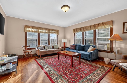 Wyandotte Apartment | Carriage House: Perfect for Summer Explorations – Comfortable Loft Living