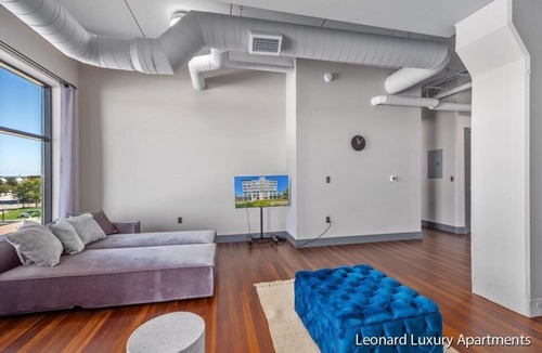 Nelson Apartment | Modern Luxury with 2 King Beds & Water Views - Leonard Building