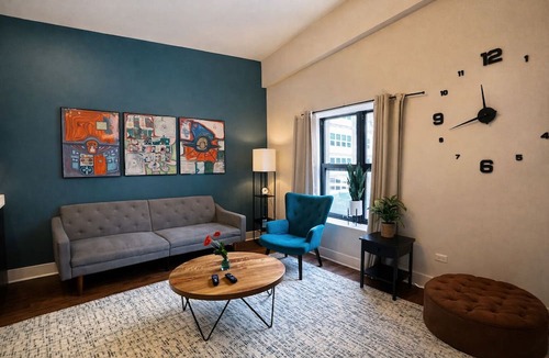 Near South Side Apartment | Comfy 3BR Chicago Retreat 420 Friendly Unit Near McCormick Place & Soldier Field