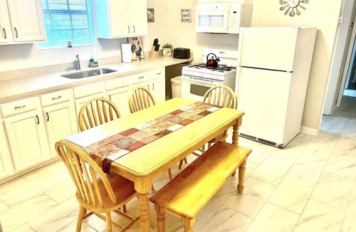 South 7th Ward House | Sleeps 16 Bring the Family Walk to Bourbon Street!