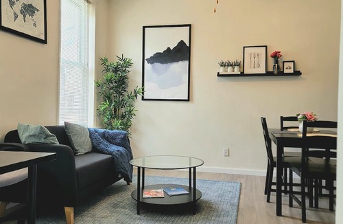St. Louis House | Cozy STL Newport Suite, close to Downtown, Hospitals, Universities, and schools.