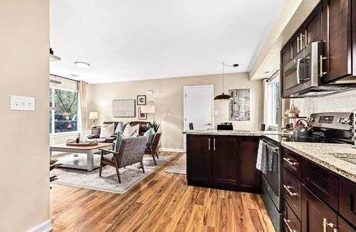 Roseville Apartment | New! Bright & Cozy 1BR Flat with Double Recliners