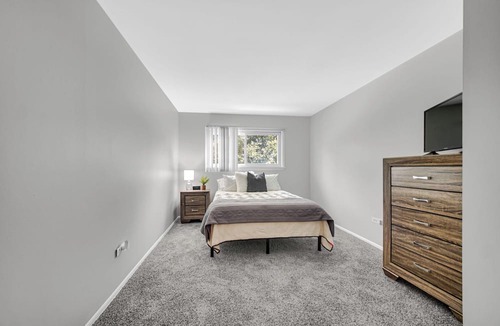 Crown Point Apartment | AVAIL 7/2 - 1 bed/1 bath downtown Crown Point