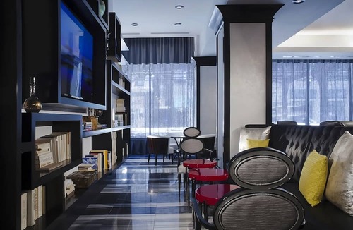 The Loop Hotel | Experience the Heart of Chicago from a Cozy Suite
