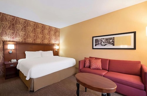Auburn Hills Apartment | 2 Deluxe King Units, Perfect for Families, Indoor Swimming Pool & Pet-friendly!