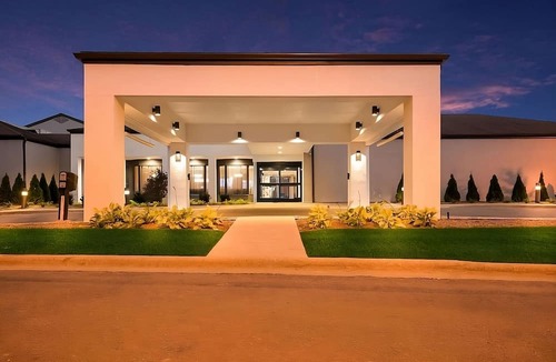 Auburn Hills Apartment | 2 Deluxe King Units, Perfect for Families, Indoor Swimming Pool & Pet-friendly!