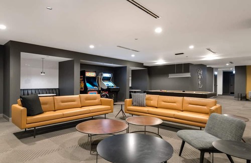 Downtown Chicago Apartment | Historic Charm + Modern Comfort for Tourists