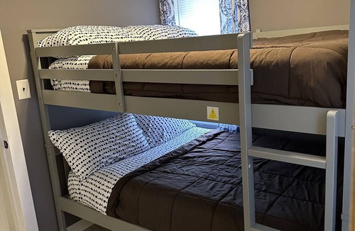 Lexington House | Lexington Stays. Close to town and beach!