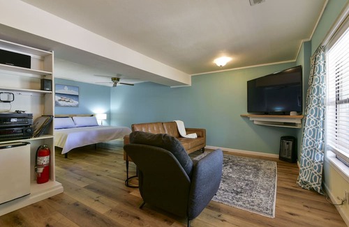 Branson West House | Large private home | Hot tub | Mins to SDC
