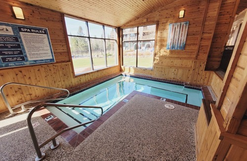 Lutsen Condo | Whirlpool Suite w/Pool, Hot Tub, Hiking, Golfing, & More on Lutsen Mountain