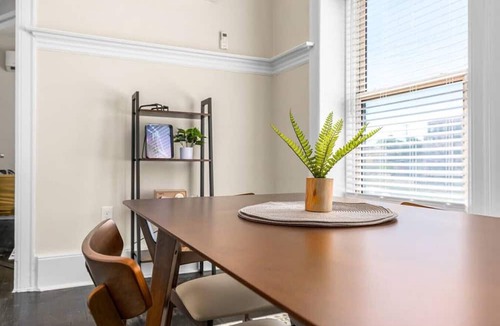 Brush Park Apartment | 1 BR Apt w Fireplace & Office Prime Location