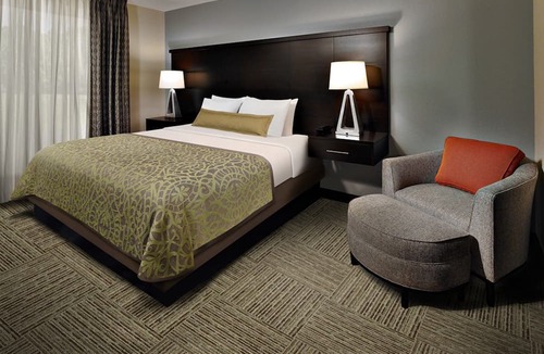Auburn Hills Apartment | Free Wi-Fi, Free Breakfast + Indoor Pool