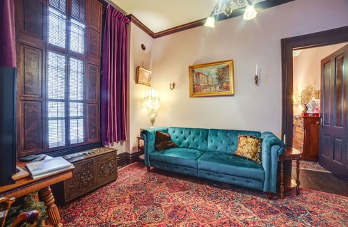 La Porte Apartment | Vintage Apartment in Historic Downtown La Porte