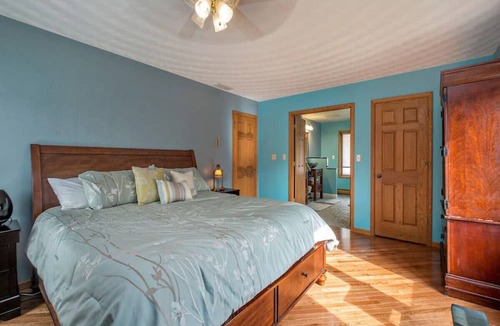 Kendall House | Gobles Estate w/indoor pool!