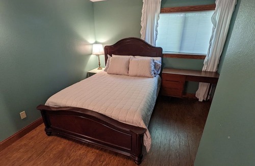 Shipshewana House | Cozy cottage within walking distance of almost everything