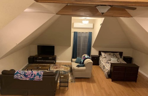 Frankfort Apartment | Grace Sunset Suite