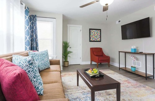 Joliet Apartment | *The Belltower Haven*Large*Family Friendly*Wi-Fi